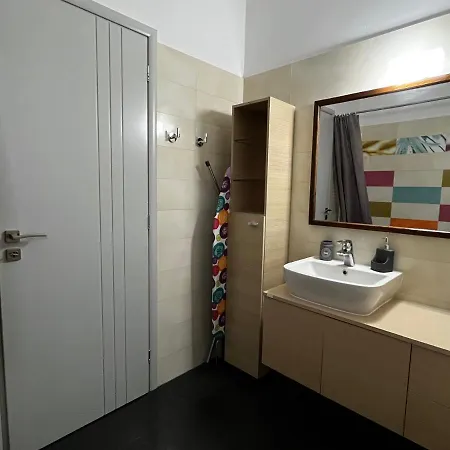 The Spartan Penthouse דירה ספארטי